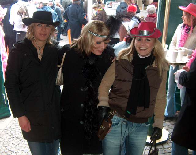 Karneval 2006 am Rosenplatz Altweiber und Rosenmontag 031.jpg